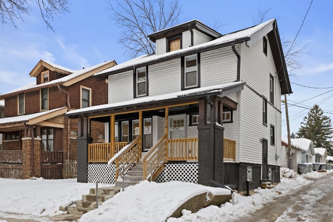 Building Photo - 1814 E Linnwood Ave