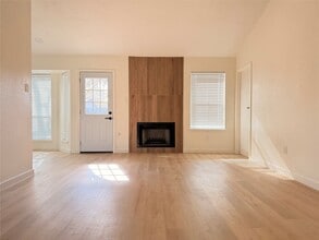 Building Photo - 2533 Knoxville Dr