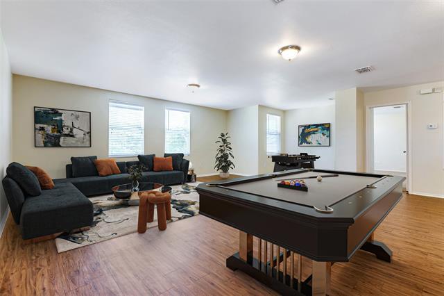 Foto del edificio - 6104 St James Pl