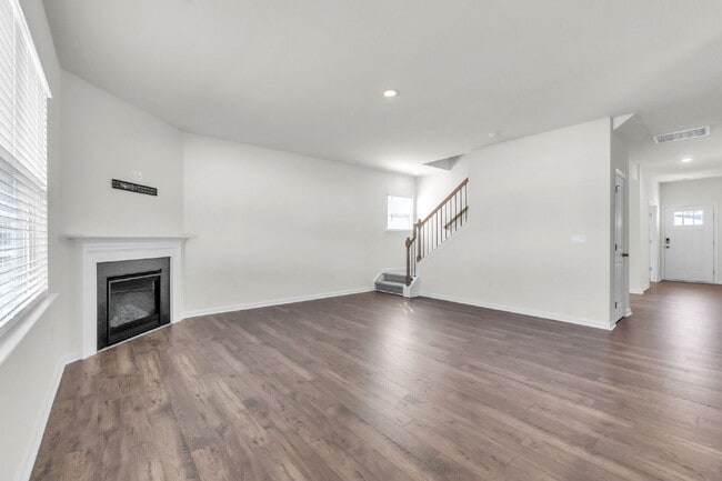 Foto del edificio - Modern 4BR Home with Loft & 2.5 Baths in W...