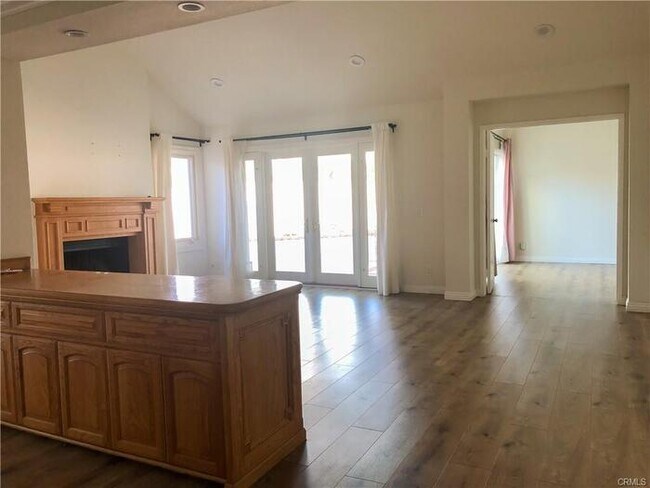 Building Photo - 8 Woodgrove