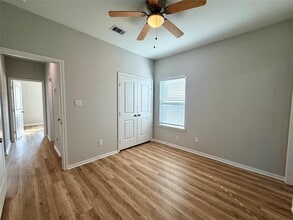 Building Photo - 504 Ross Sterling Ave