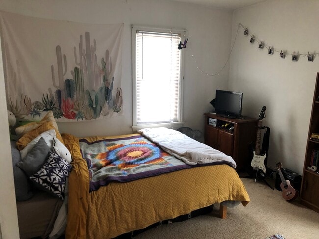 Building Photo - 125 W Saint Marie St