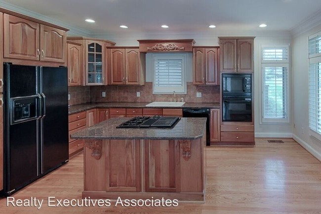 Building Photo - 3 br, 3.5 bath House - 1011 Water Place Way