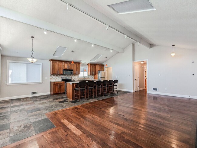 Foto del edificio - Charming 3 bed, 2 bath Lake Goodwin rambler!