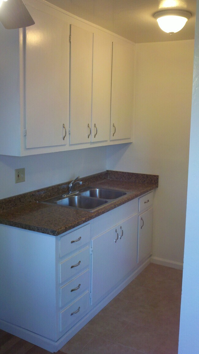 Kitchen - 40 Foster St