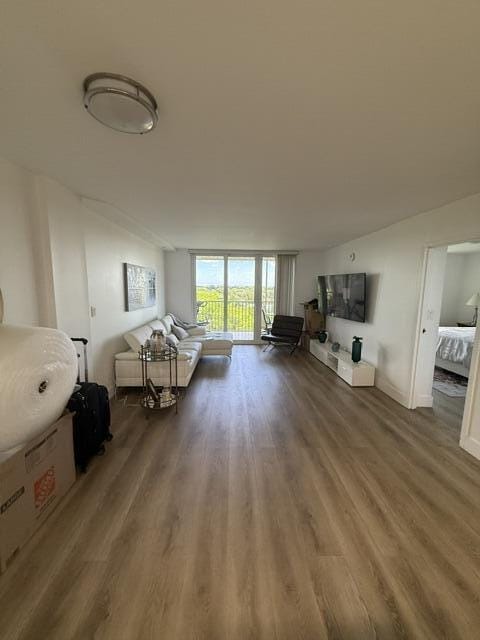Building Photo - 250 Jacaranda Dr