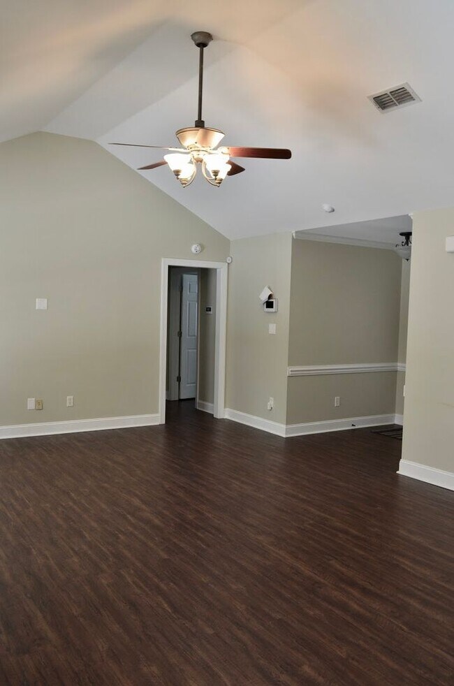 Foto del edificio - 816 Stoneview Dr