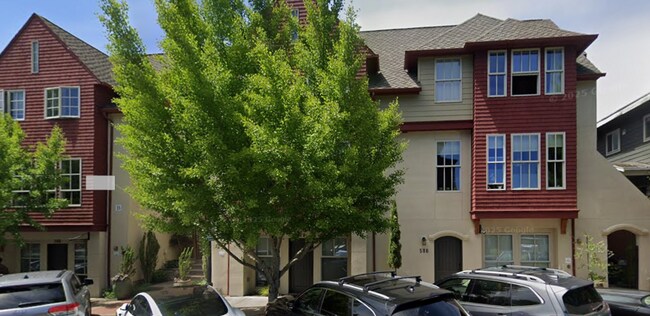 Foto del edificio - Stunning Tri-Level Condo with Open Concept Layout, Loft, and Private Patio!