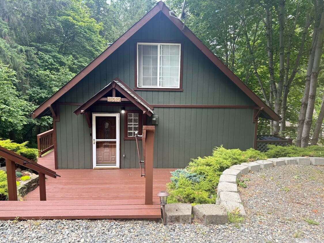 Foto principal - Beautifully Renovated 2 Bedroom and 1 Bath...