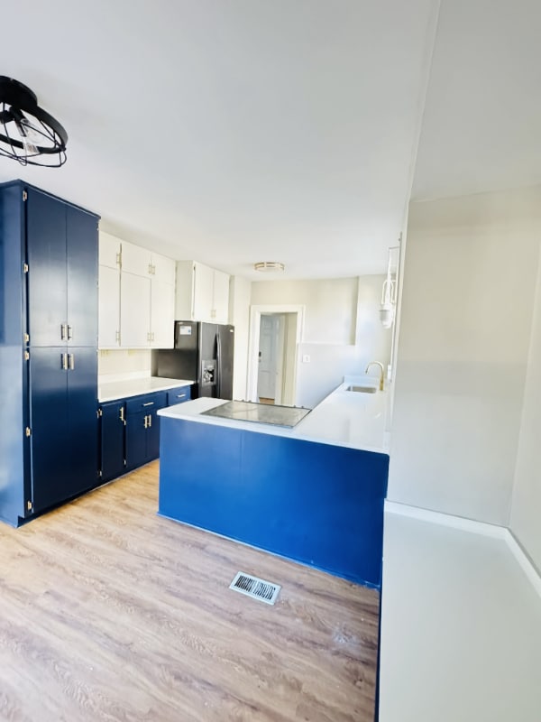 Building Photo - 323 E Jefferson Ave