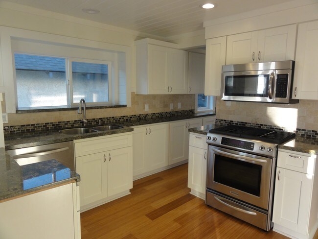 Cocina - 2144 Monterey Blvd