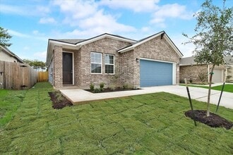 Building Photo - 117 Lacey Oak Lp