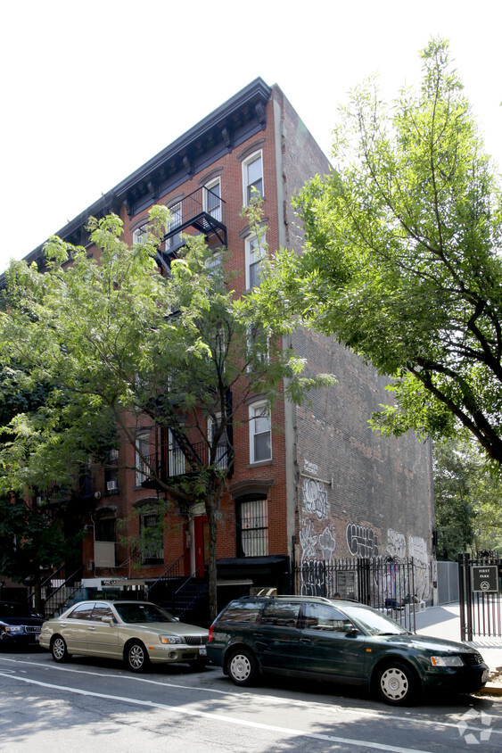Primary Photo - 35 E 1st St