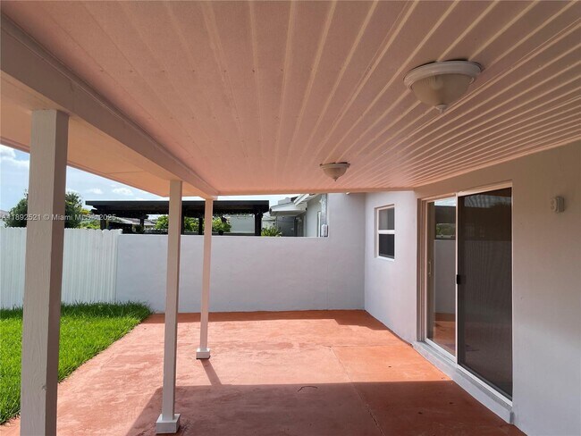 Foto del edificio - 13017 SW 18th Terrace