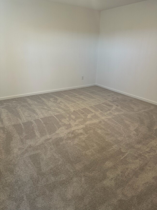 Building Photo - 4033 Equestrian Dr