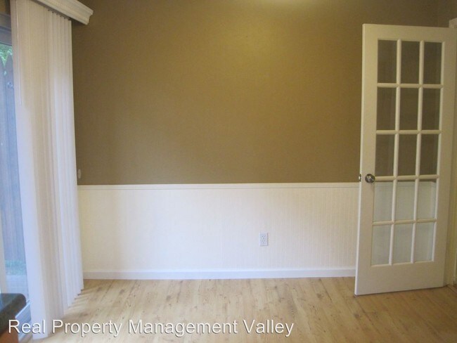 Foto del edificio - 245 Oakwood Rd