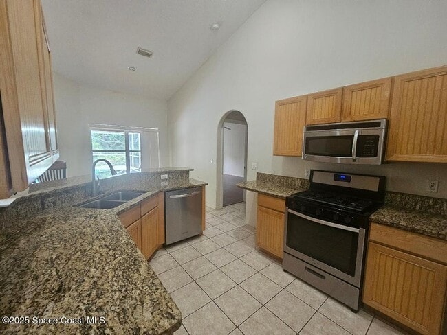 Kitchen - 911 Wood Creek Dr