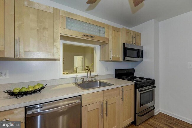 Foto del edificio - 2022 Columbia Rd NW