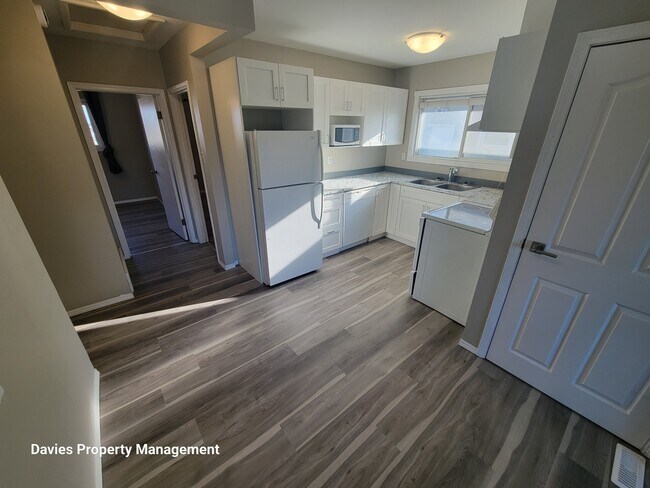 Building Photo - 12927-12982 82 St NW