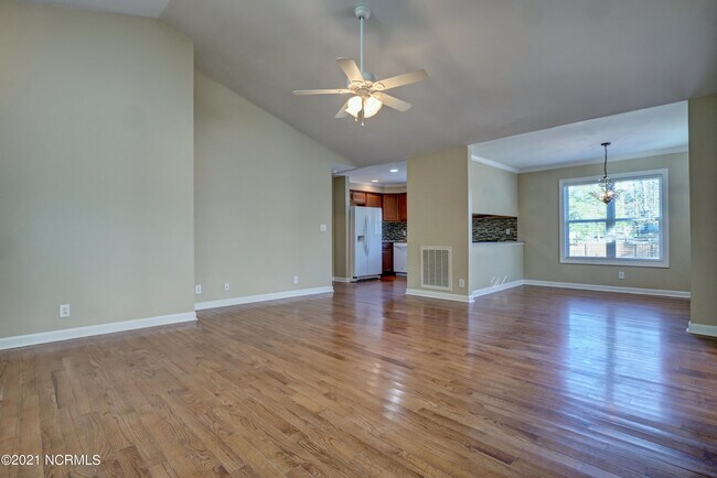 Building Photo - 100 Camden Ct
