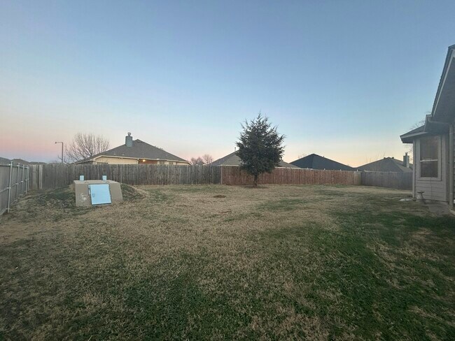 Foto del edificio - 2400 Rookhaven Ln