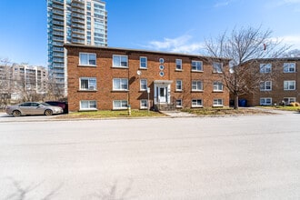 Building Photo - 15 Lenore Pl