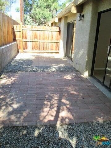 Foto del edificio - 74155 Candlewood St