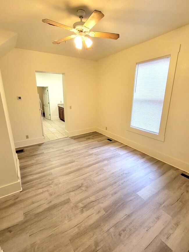 Building Photo - Liberty - Bell Duplex