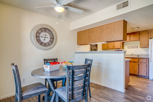 2 BR, 1.5 BA - 916 SF - Falcon Glen