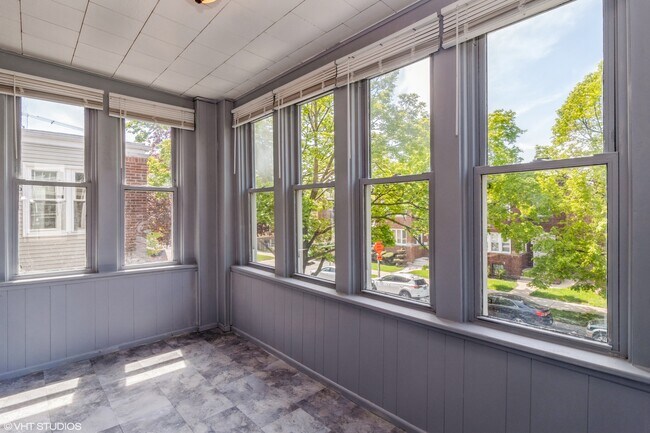 Sunroom - 3621 N Whipple St