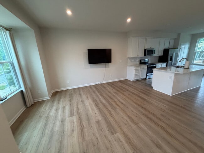 Building Photo - Room in Townhome on Beeler Ln