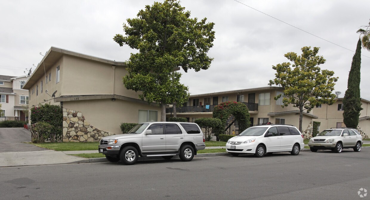 Foto del edificio - Courtyard Apartments - OBTBD