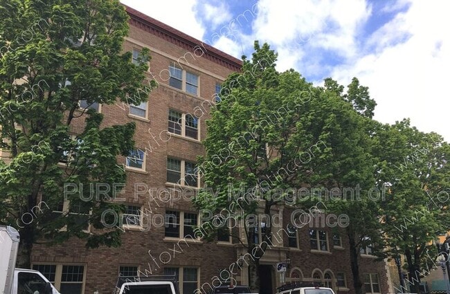 Building Photo - 709 SW 16th Ave