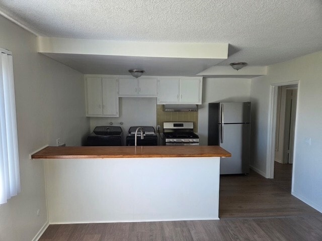 Building Photo - 420 1/2 Casanova St