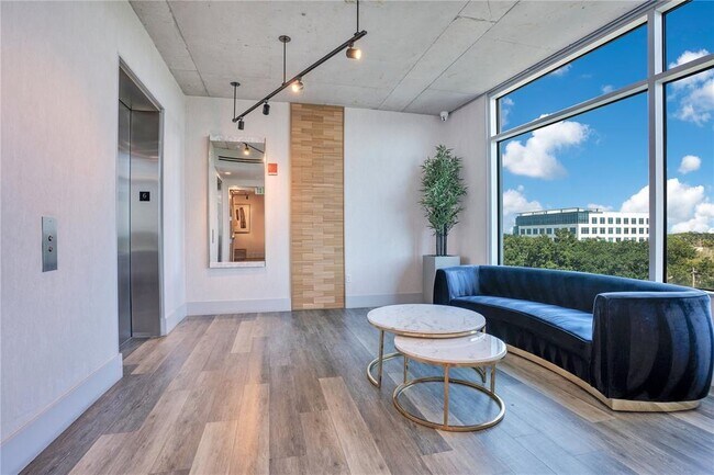 Foto del edificio - 525 E Jackson St