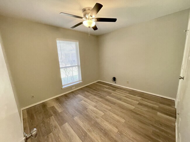 Foto del edificio - 2203 Canterbury Ct