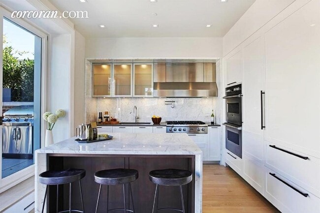 Building Photo - 182 W 82nd St