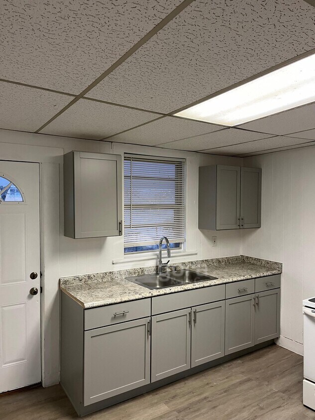 Primary Photo - 2022 Leo St