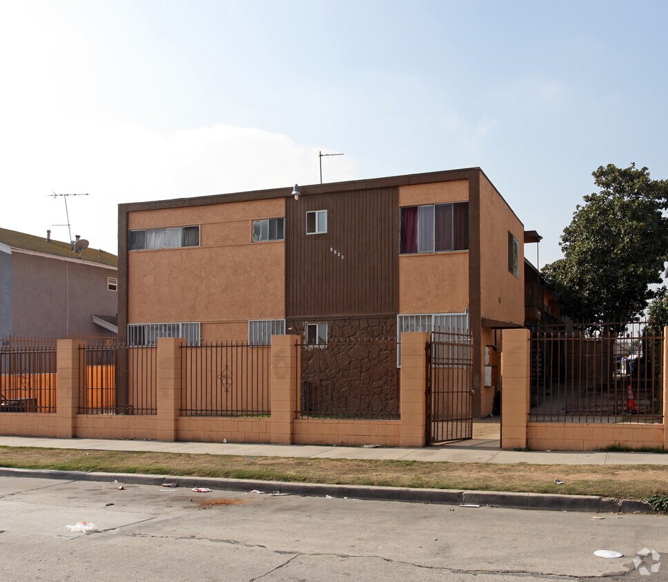 Foto del edificio - 6523 Victoria Ave