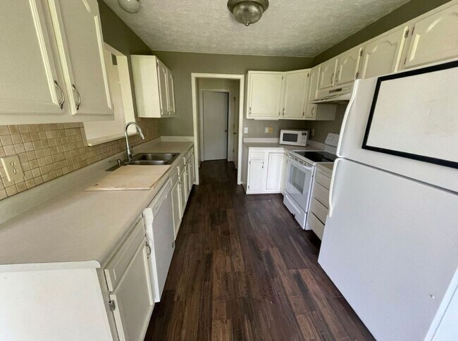 Foto del edificio - 3 Bedroom 2 Bath w/office