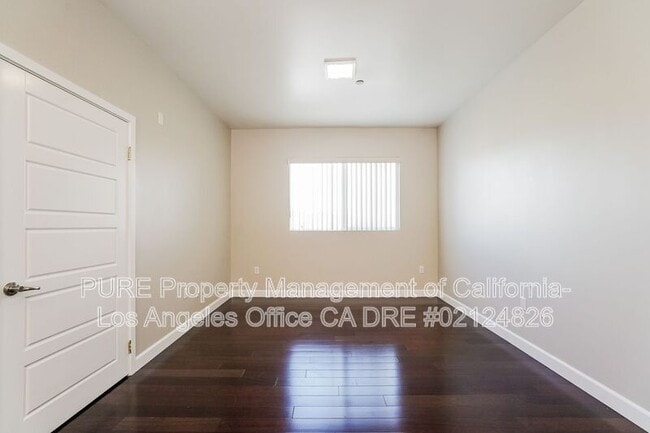 Building Photo - 11740 Vanowen St