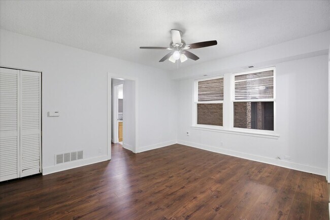 Foto del edificio - 3727 N Pine Grove Ave