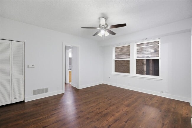 Building Photo - 3727 N Pine Grove Ave