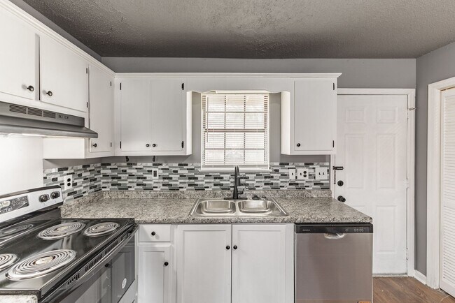 Foto del edificio - Greenbrier Apartments