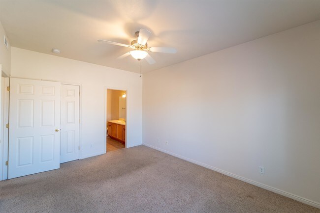 Building Photo - 184 S Valley View Dr
