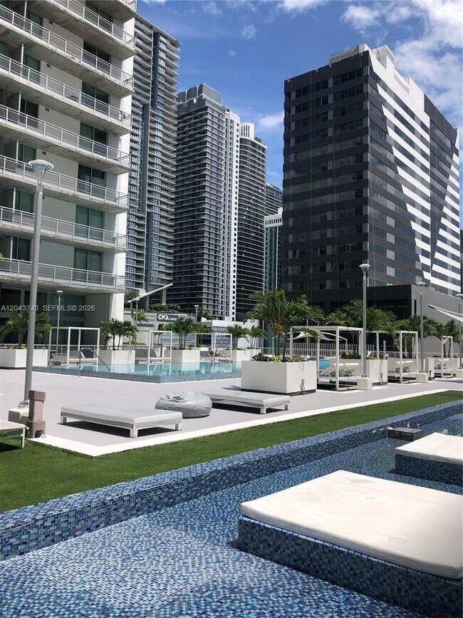 Foto del edificio - 690 SW 1st Ct