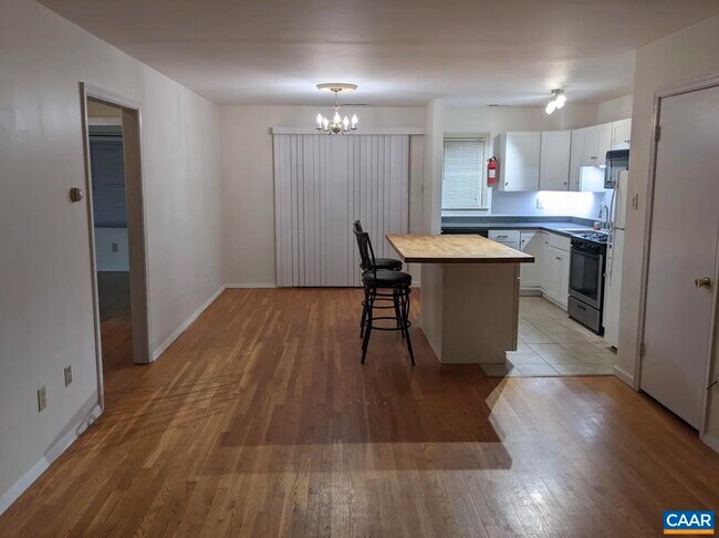 Building Photo - 144 Hessian Hills Cir