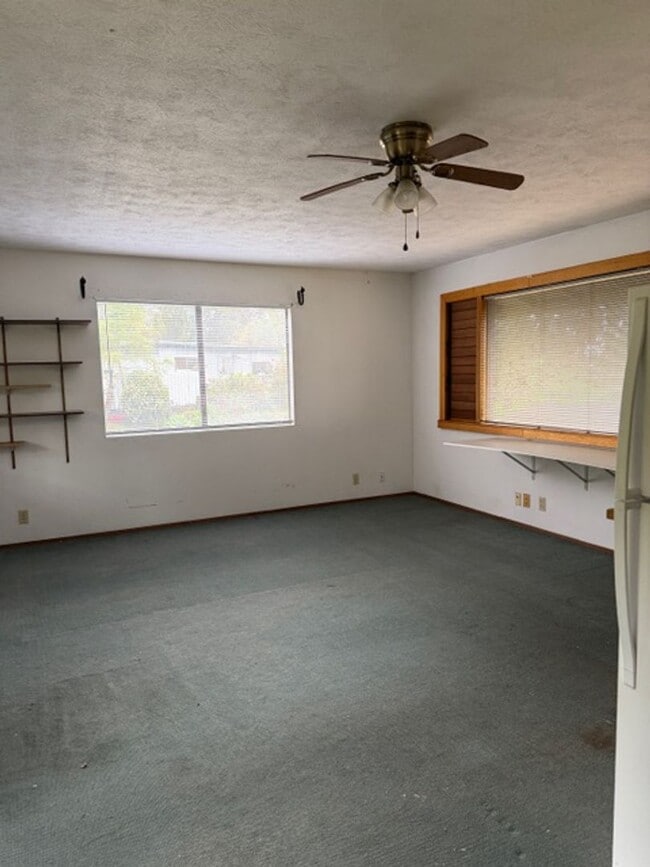 Building Photo - 1060 Lower Kimo Dr