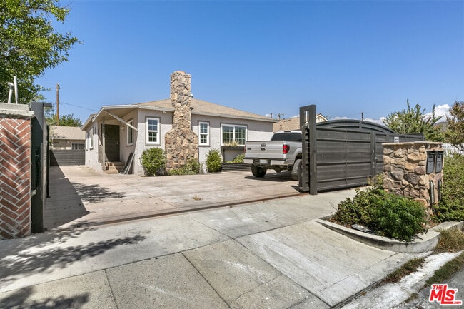 Building Photo - 10823 Cantara St